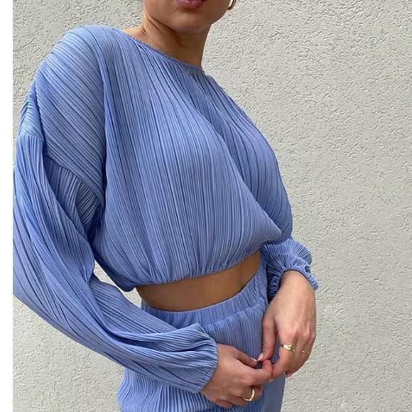 Gianni Bini Blue Pleated Crew Neck Blouse and  pant set - Picture 5 of 9